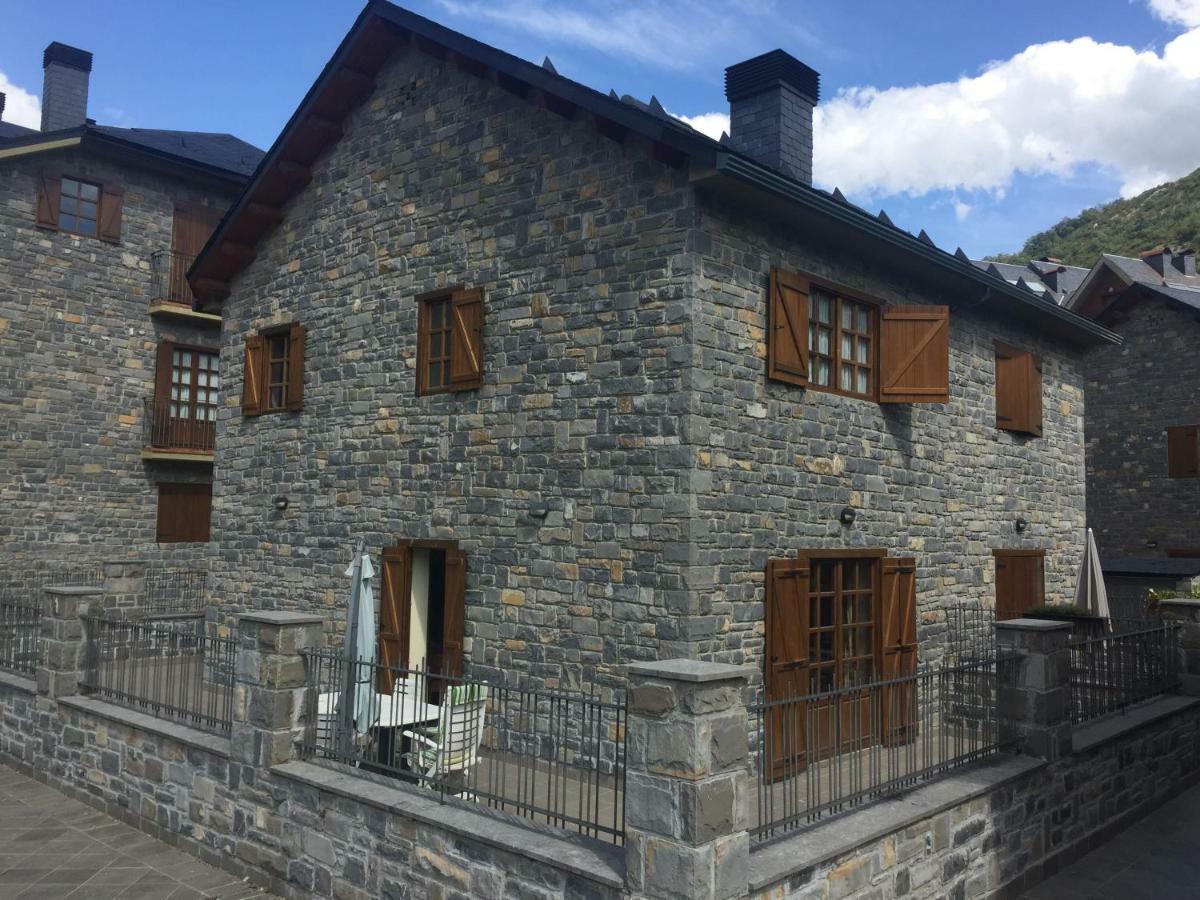 Unifamiliar El Pueyo de Jaca, Panticosa Apartment Bagian luar foto
